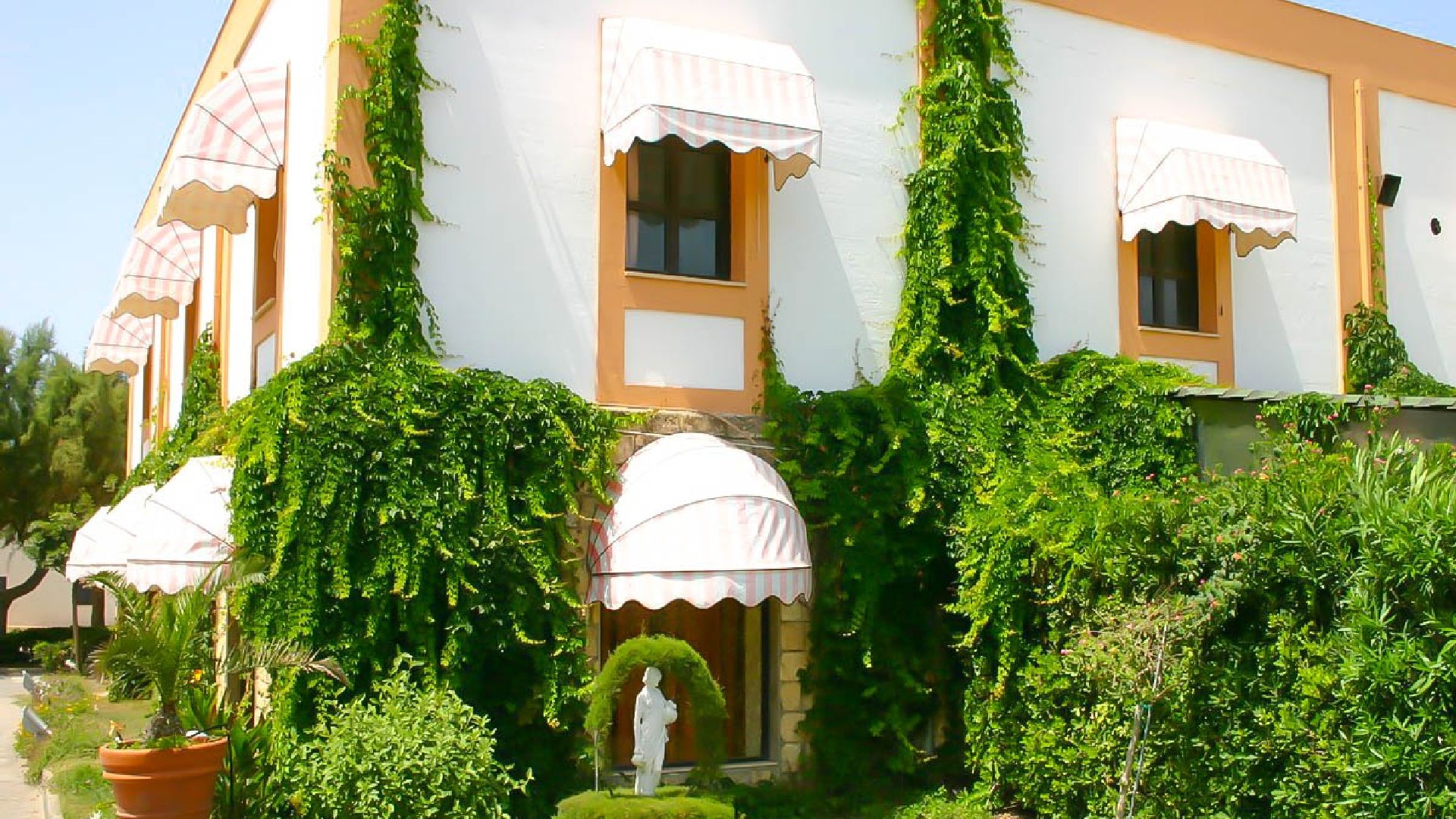 Kamarina Resort