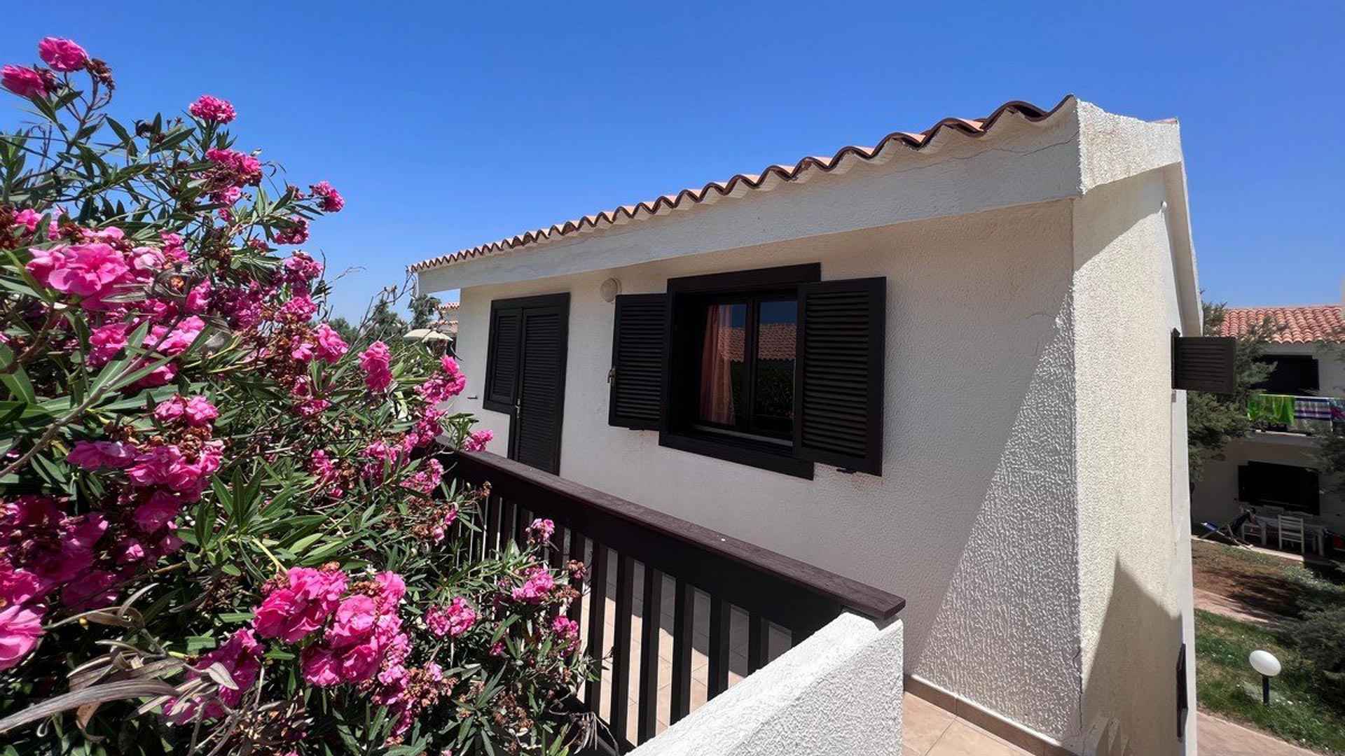 Kamarina Resort