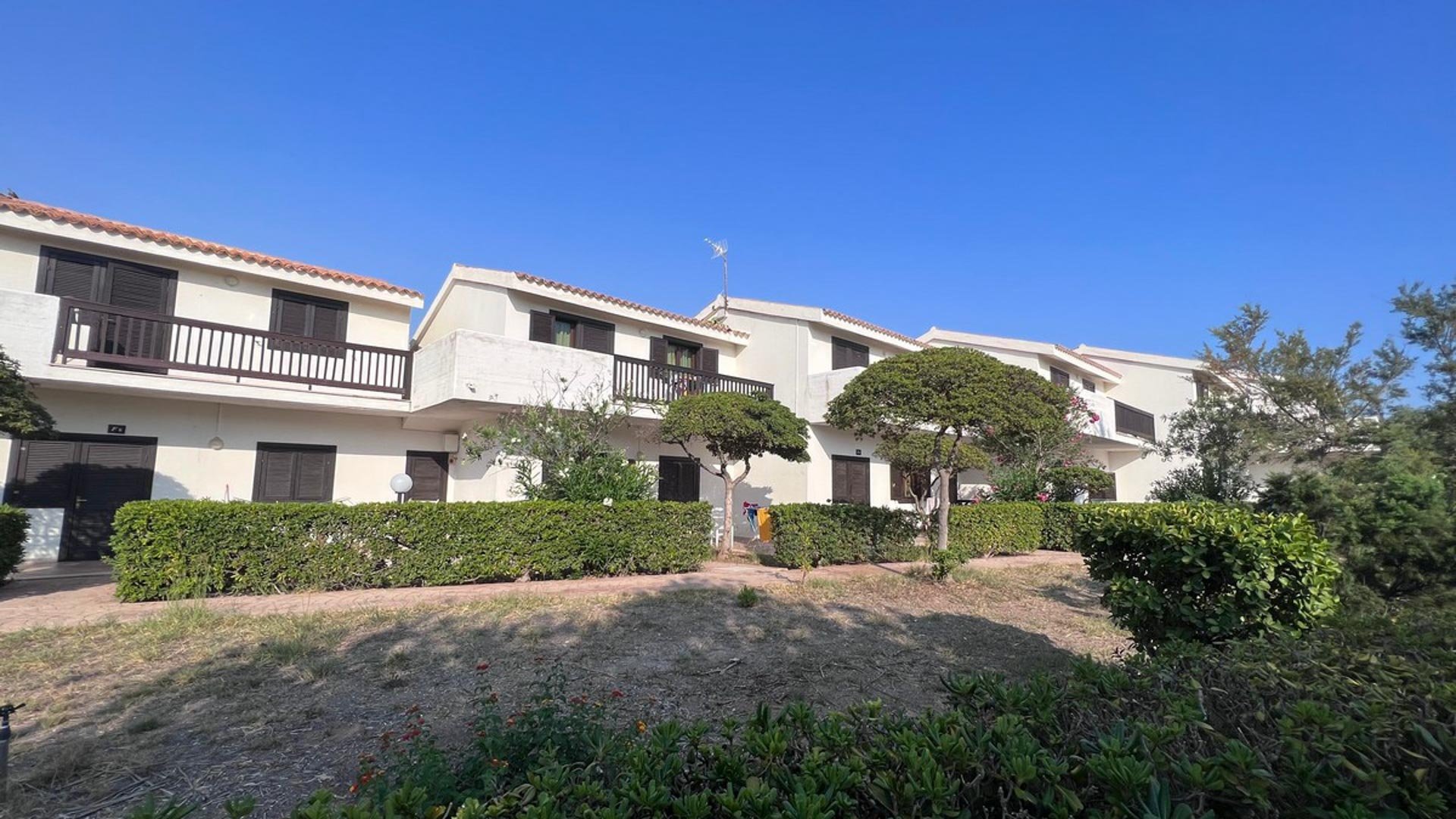 Kamarina Resort