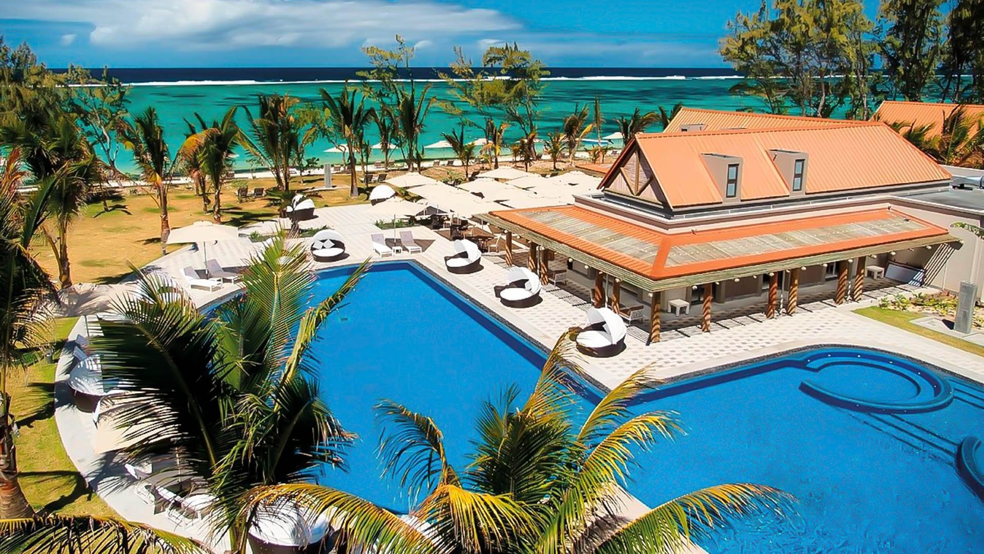 Maritim Crystals Beach Hotel