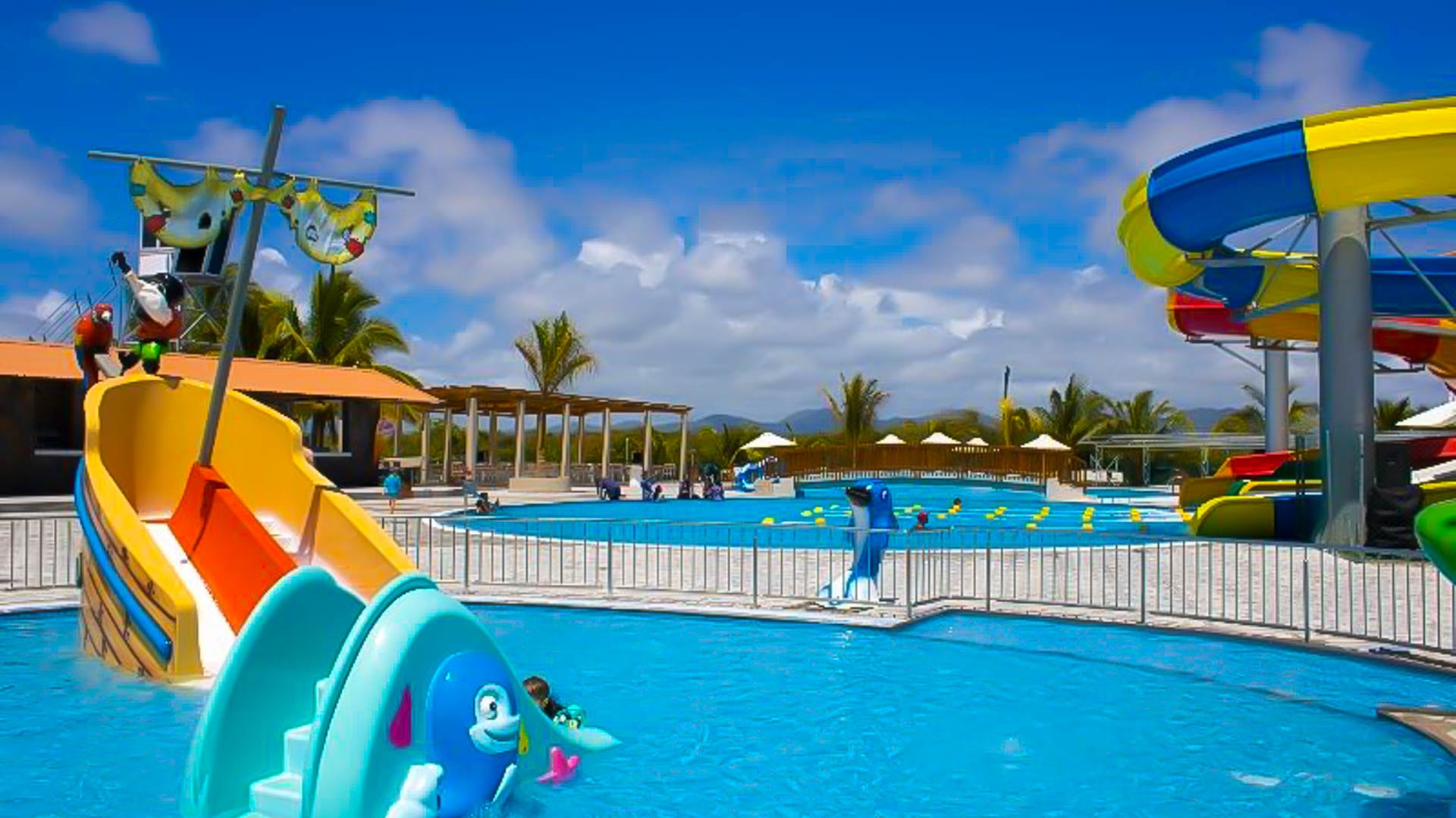 Maritim Crystals Beach Hotel