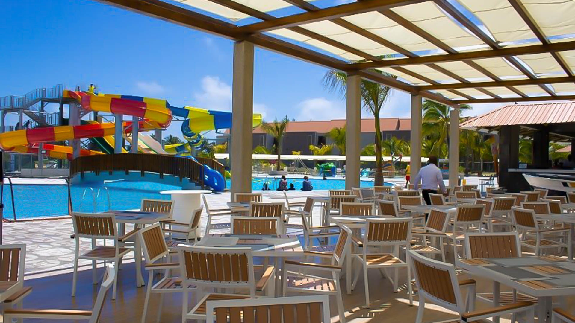 Maritim Crystals Beach Hotel