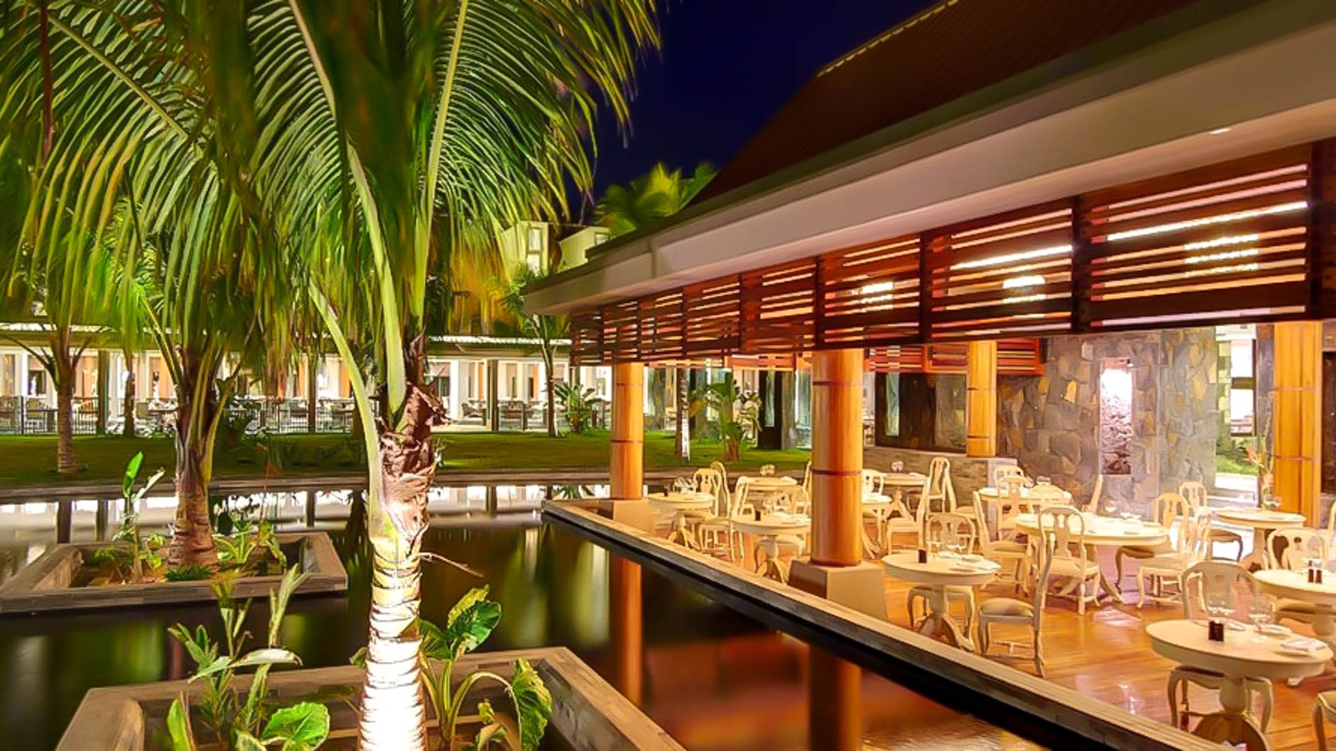 Maritim Crystals Beach Hotel