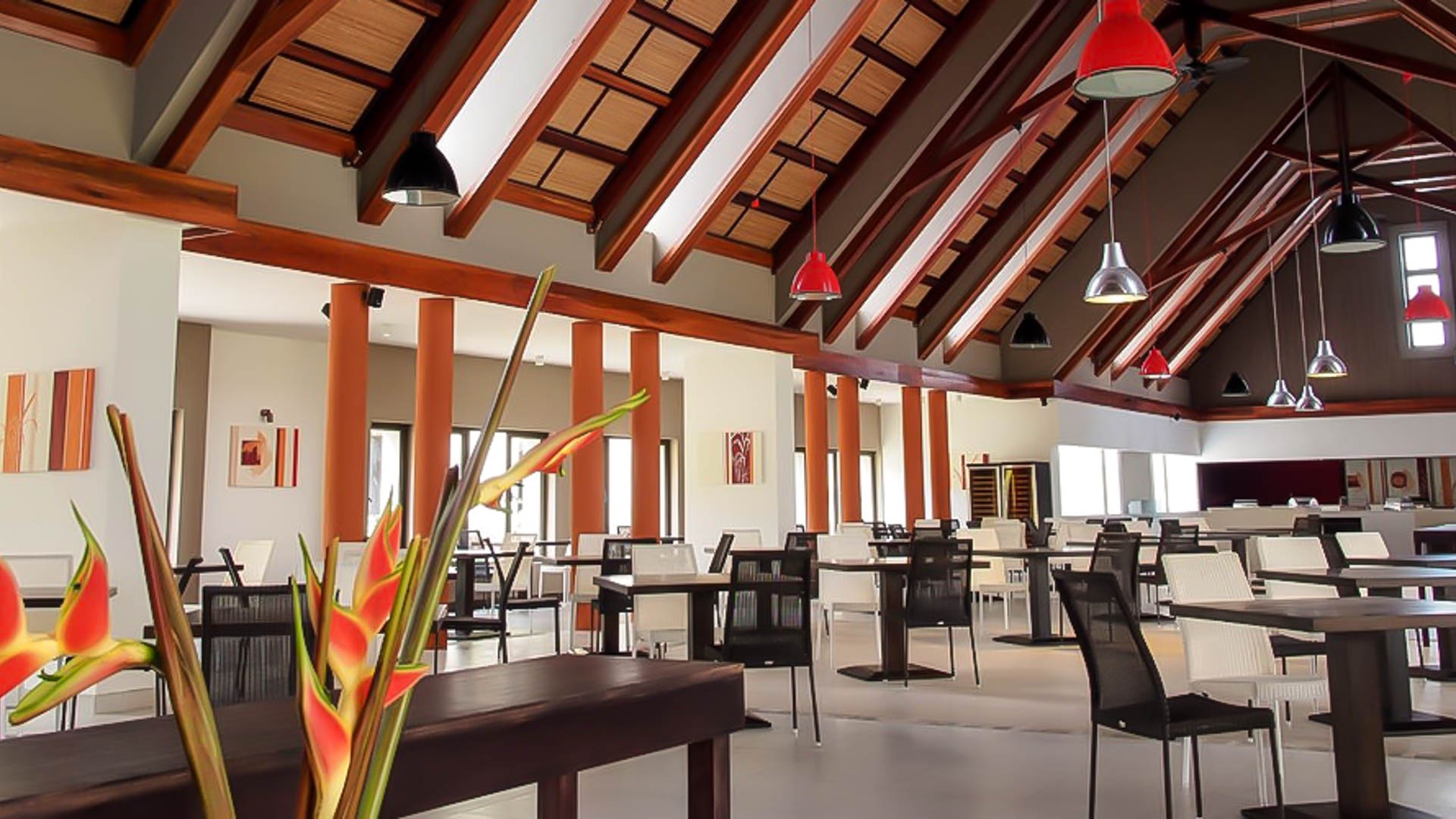 Maritim Crystals Beach Hotel