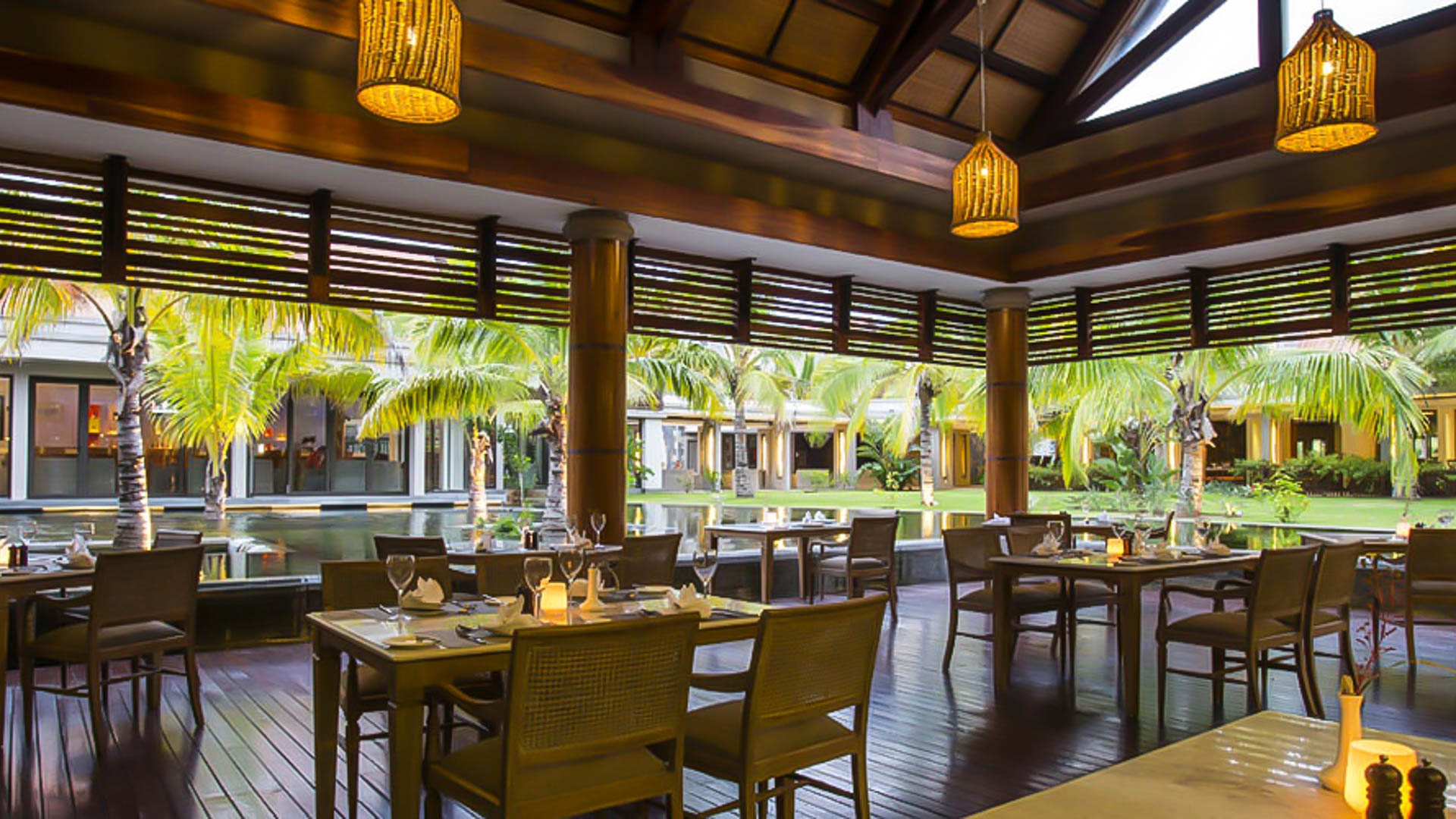Maritim Crystals Beach Hotel