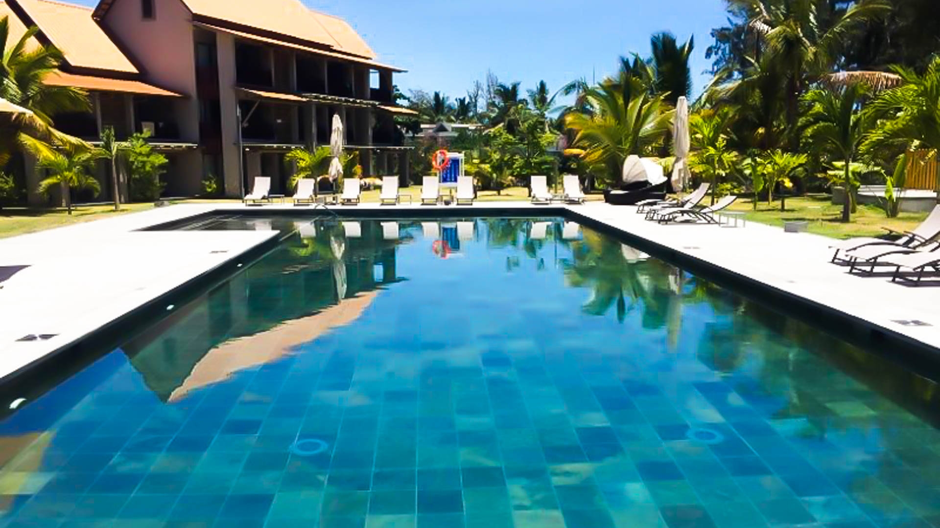 Maritim Crystals Beach Hotel