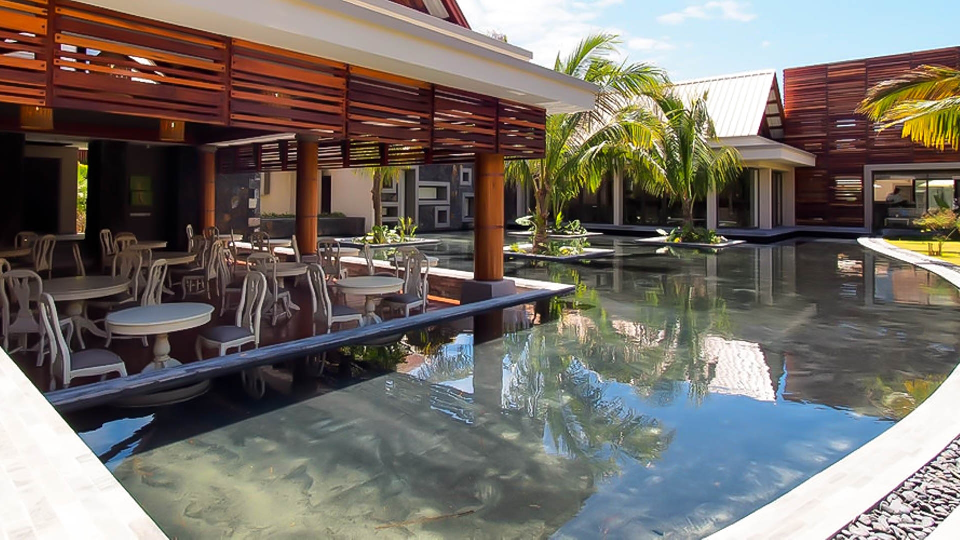 Maritim Crystals Beach Hotel