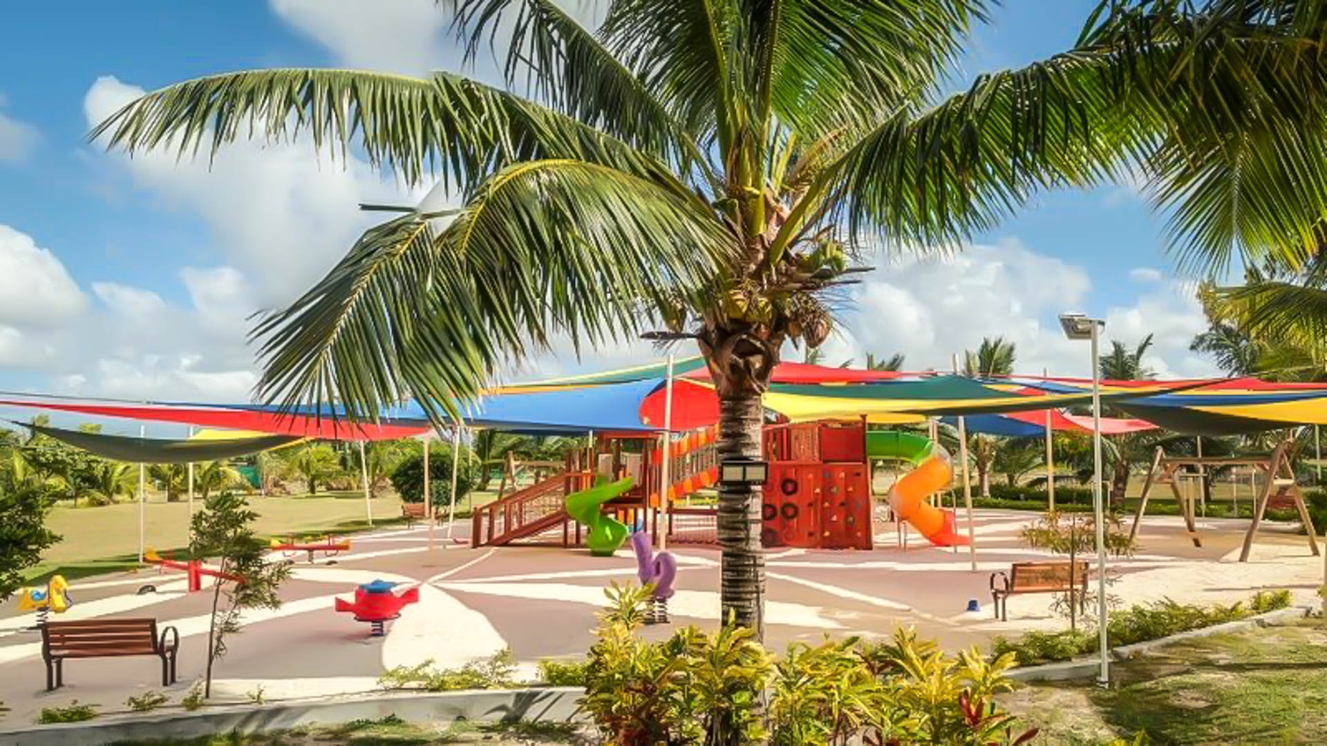 Maritim Crystals Beach Hotel