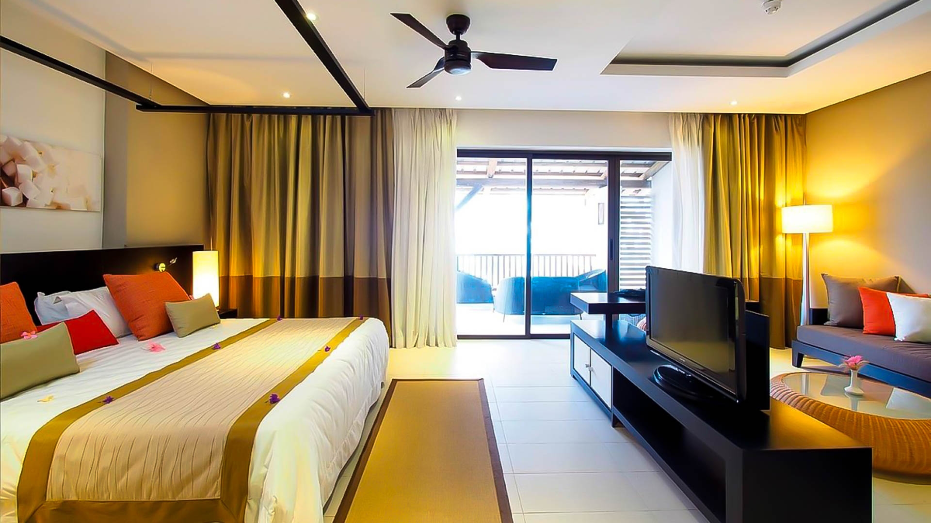Maritim Crystals Beach Hotel