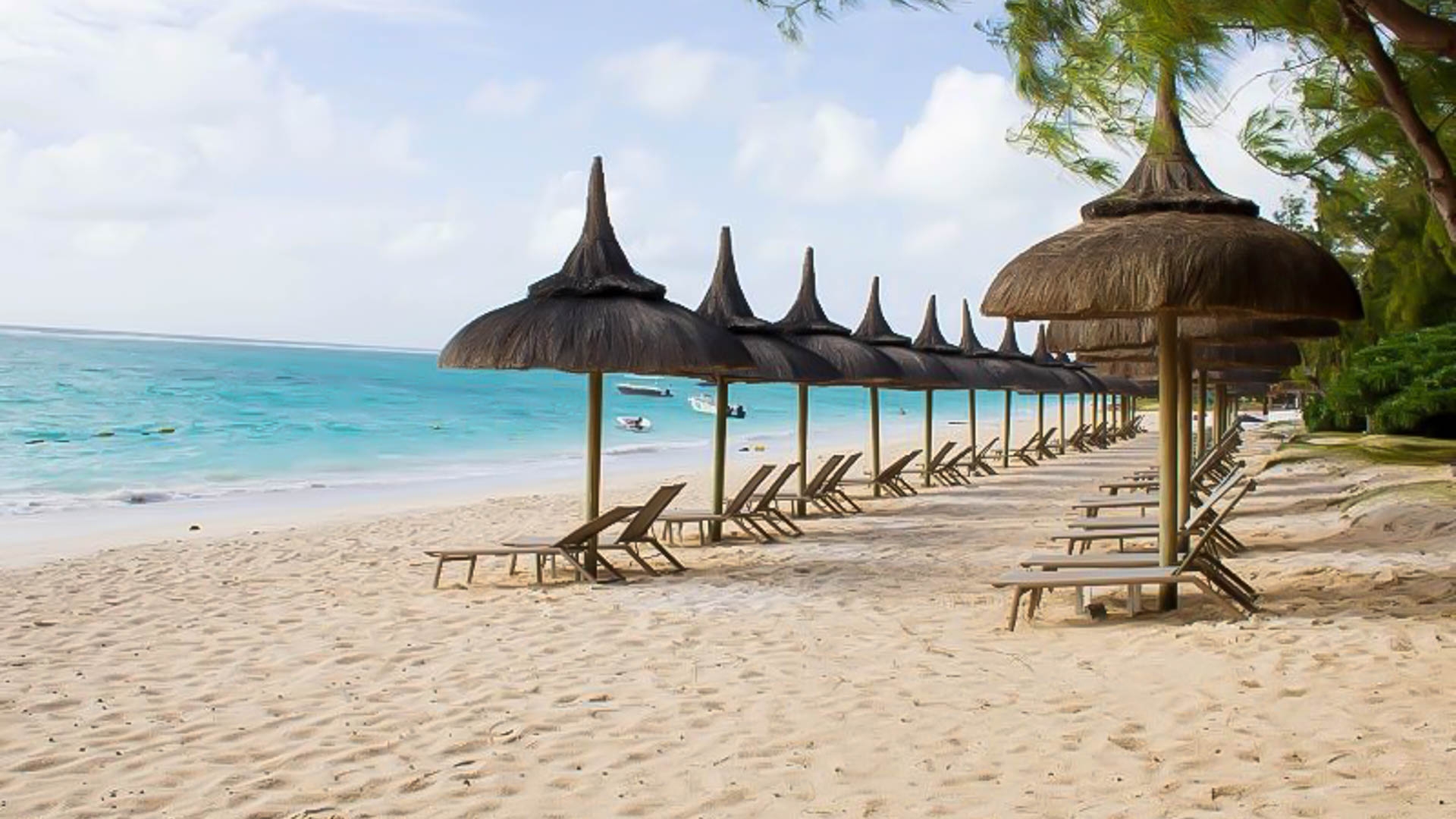 Maritim Crystals Beach Hotel
