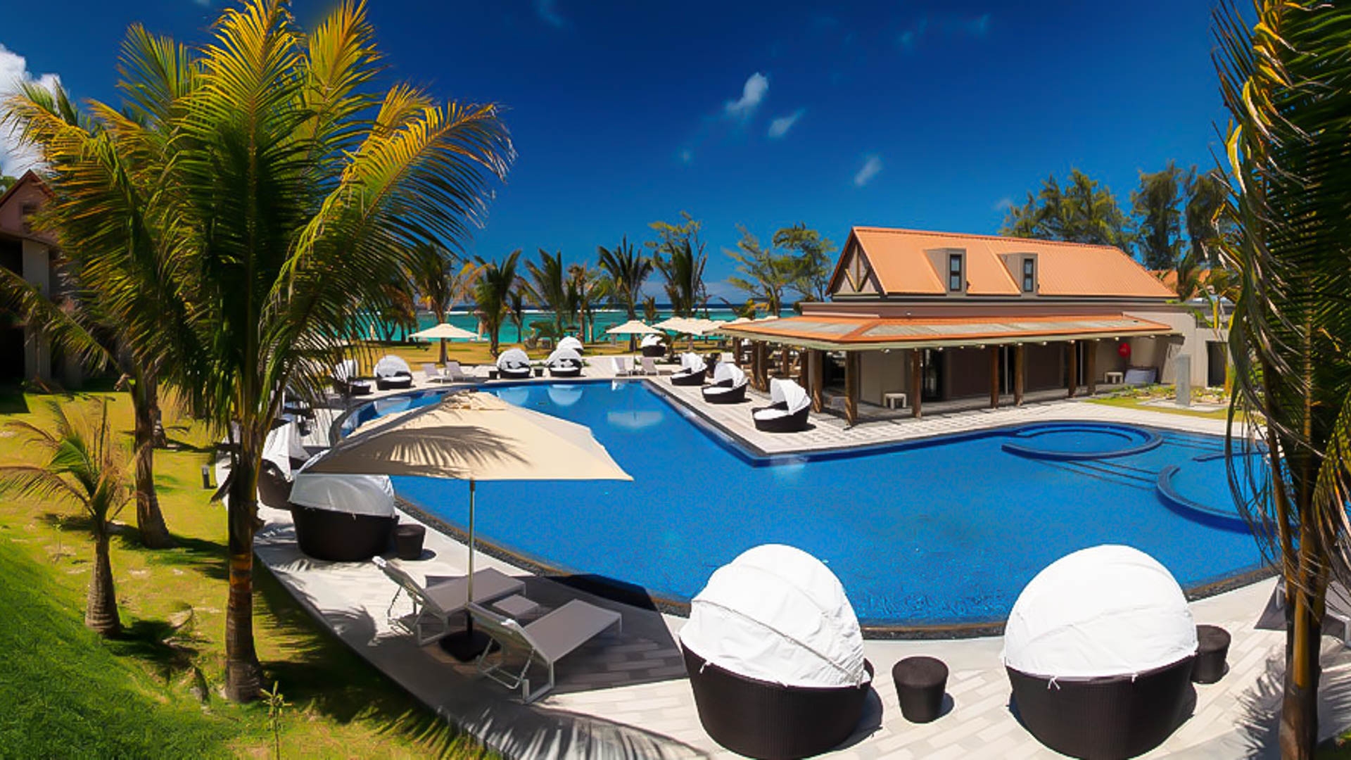 Maritim Crystals Beach Hotel