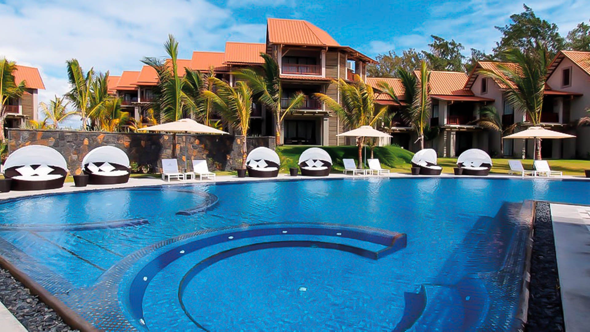 Maritim Crystals Beach Hotel