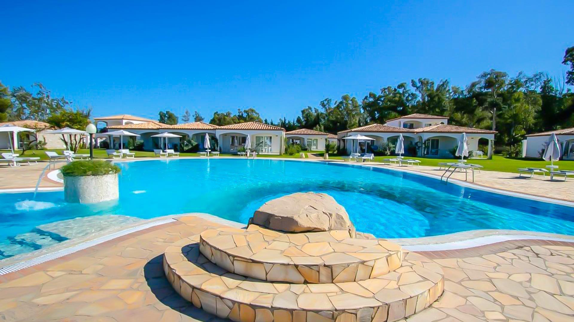 Limone Beach Resort