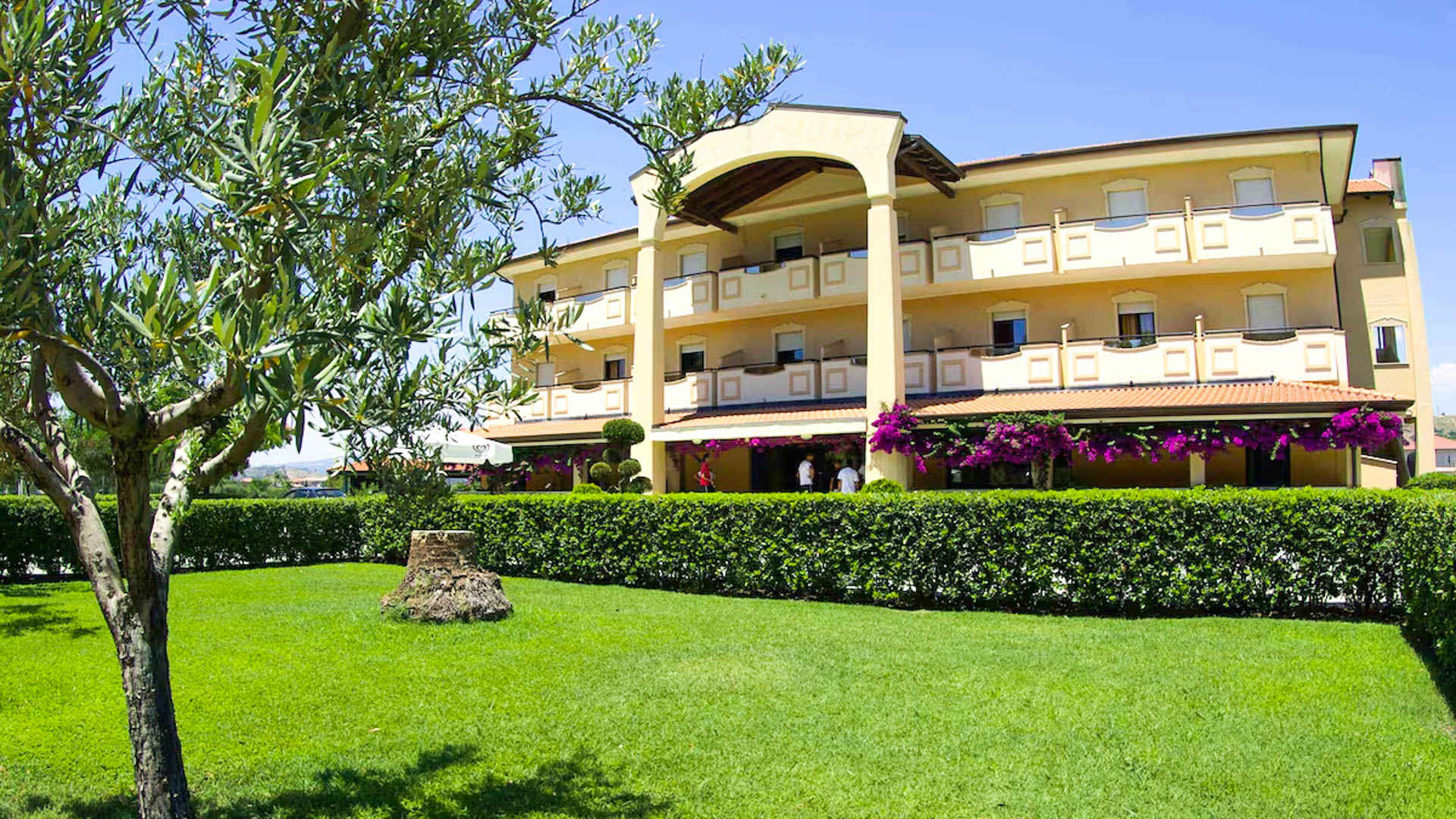 Madama Club Village