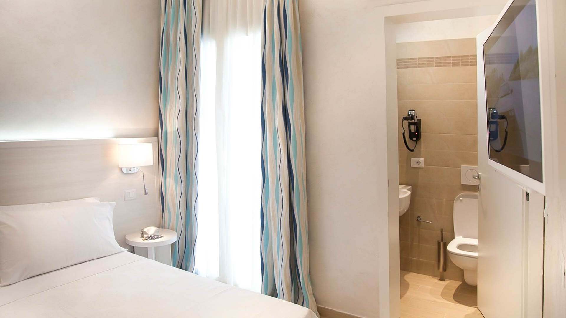 Marina Beach Suite Hotel