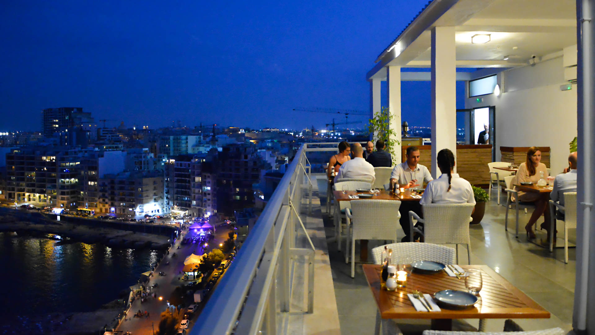 Preluna Hotel