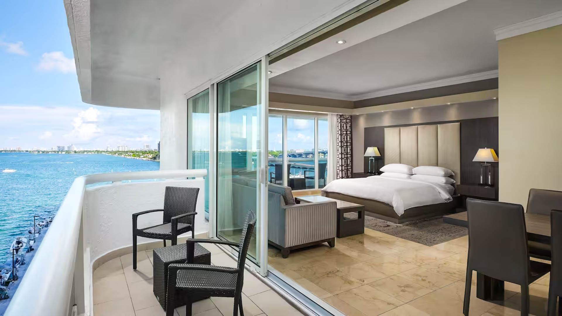 Doubletree By Hilton Grand Hotel Biscayne Bay