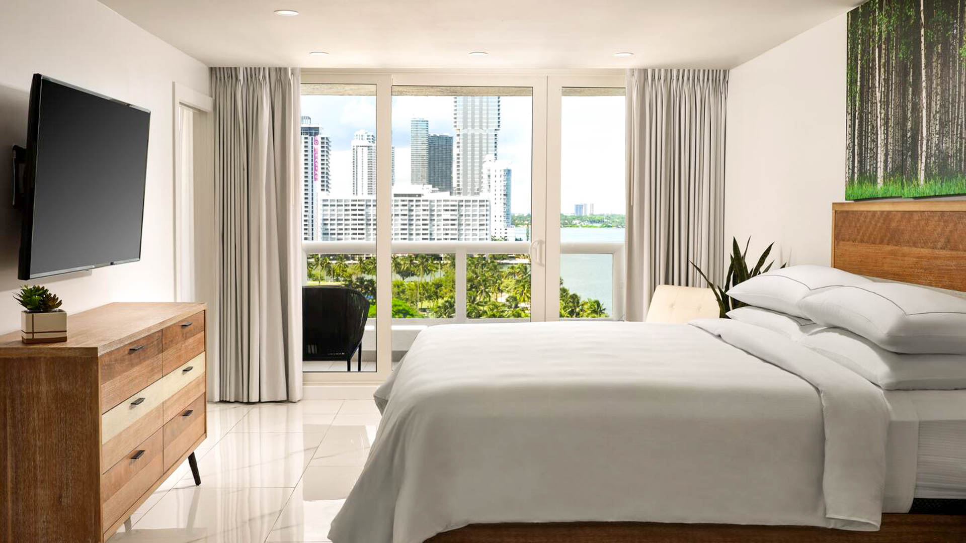 Doubletree By Hilton Grand Hotel Biscayne Bay