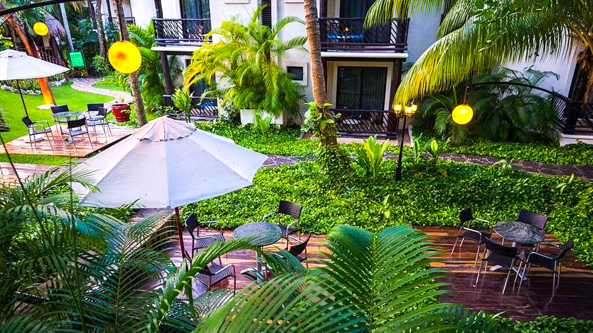 The Reef Playacar