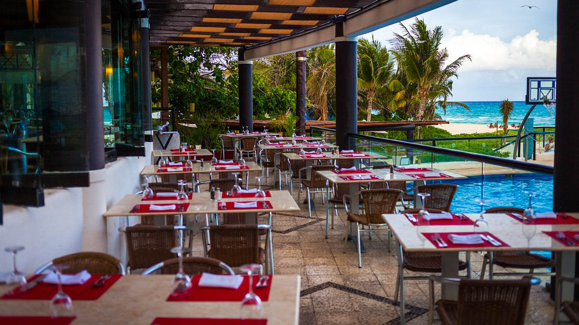 The Reef Playacar