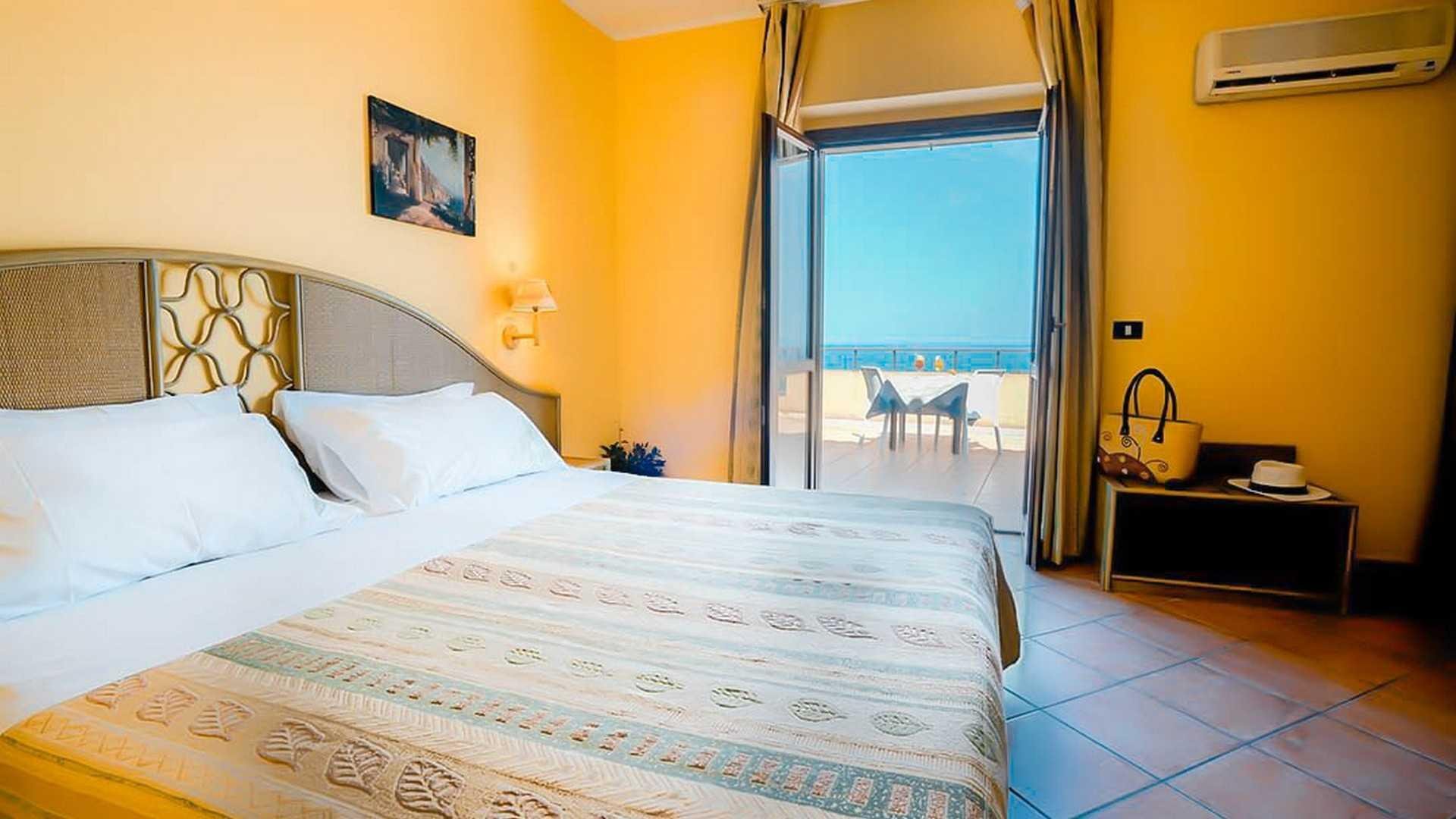 Villaggio Porto Rhoca