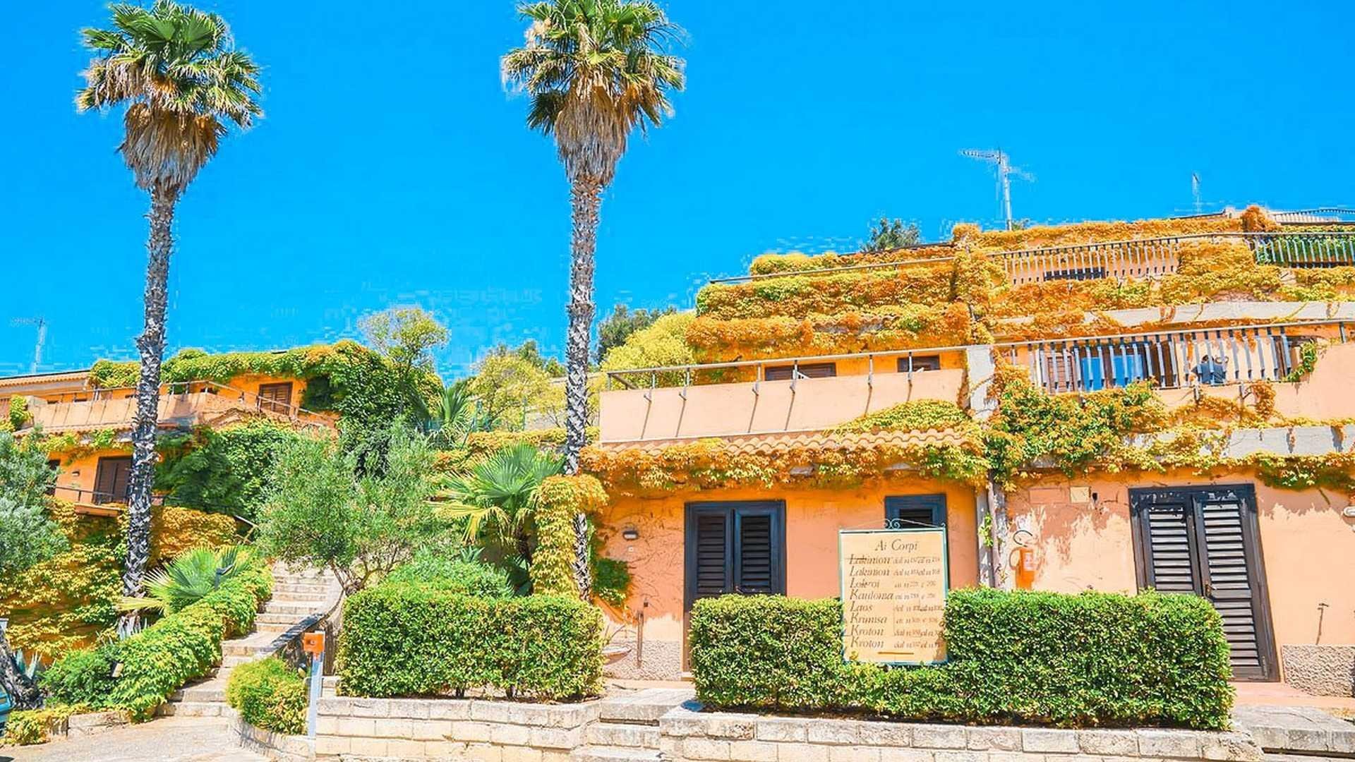 Villaggio Porto Rhoca