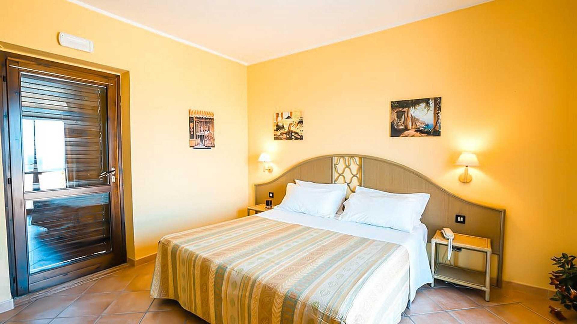 Villaggio Porto Rhoca